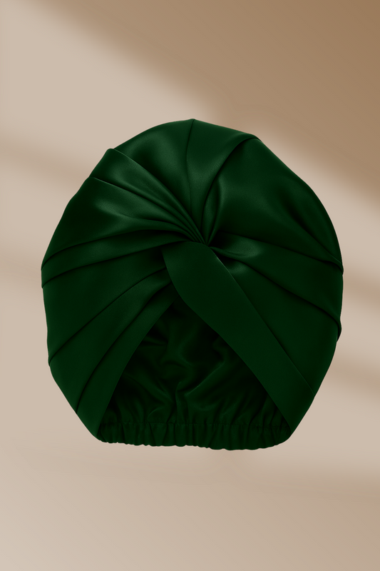Donkergroene zijden bonnet met zachte glans – ideaal voor herstel en haarverzorging tijdens de nacht met Empowherment